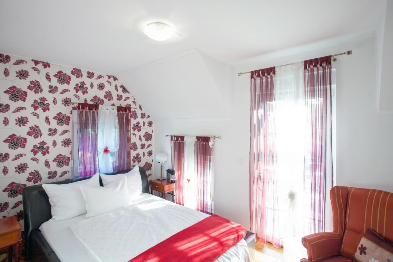 Bed and Breakfast Vila Rosa Вуковар Екстер'єр фото